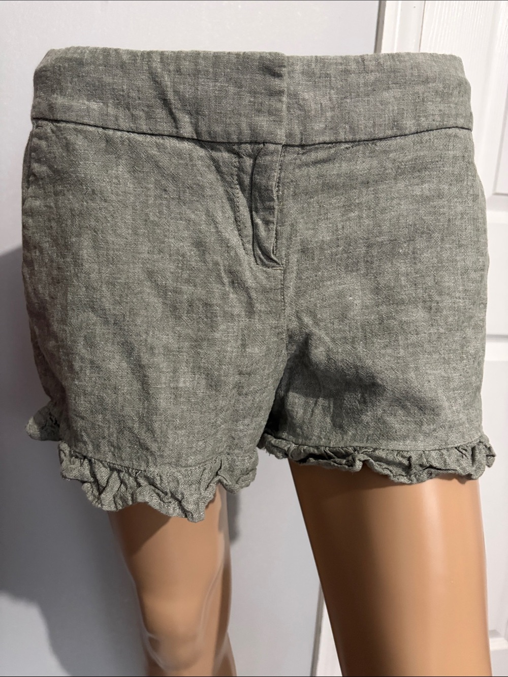 LOFT Women's Ruffle Hem Linen-Blend Shorts in Heathered Gray